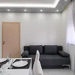 Complex White 2* Pula