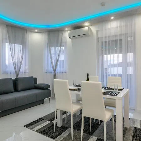 Complex White Гостевой дом Пула