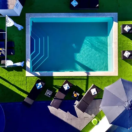 Complex White 3* Pula