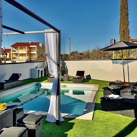 Complex White Guest house Pula