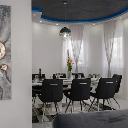 Complex White Гостевой дом Пула