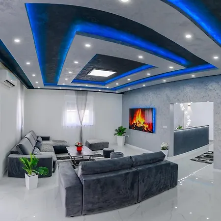 Complex White Гостевой дом Пула