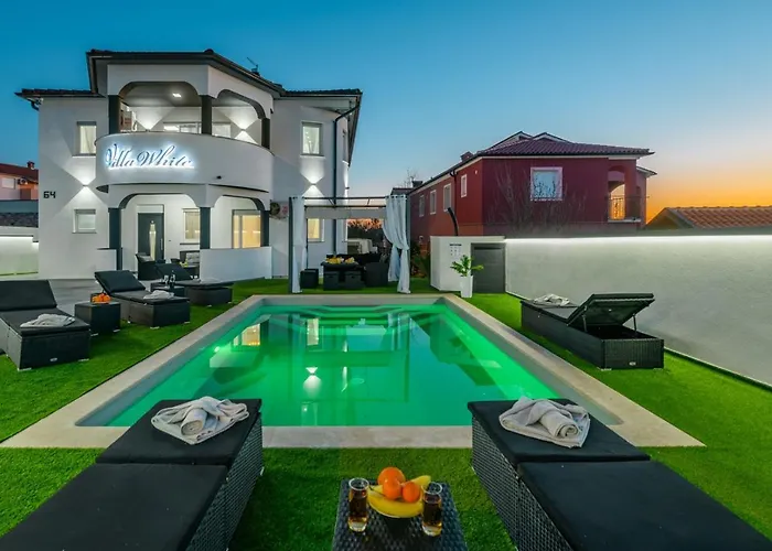 Konukevi Complex White Pula