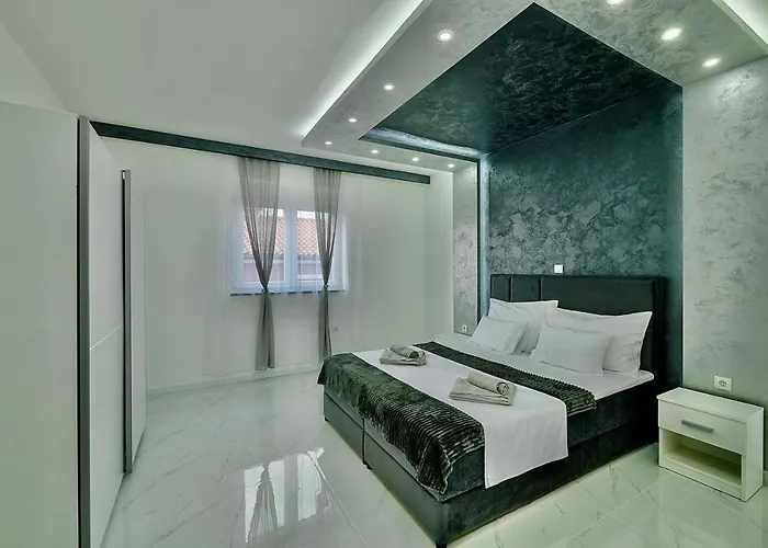 Konukevi Complex White Pula