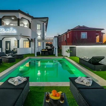 Maison d'hôtes Complex White Pula