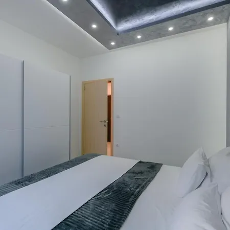 Complex White 3* Pula