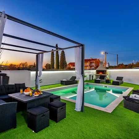 Gasthuis Complex White 3*