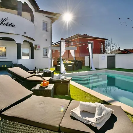 Maison d'hôtes Complex White Pula