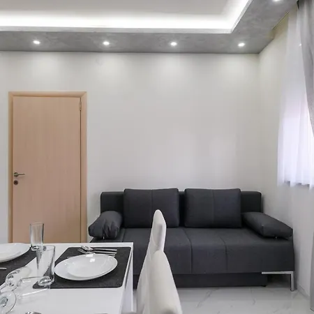 Complex White 3* Pula