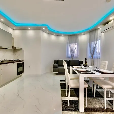 Gasthuis Complex White 3*