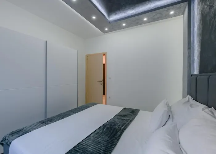 Complex White 3* Pula