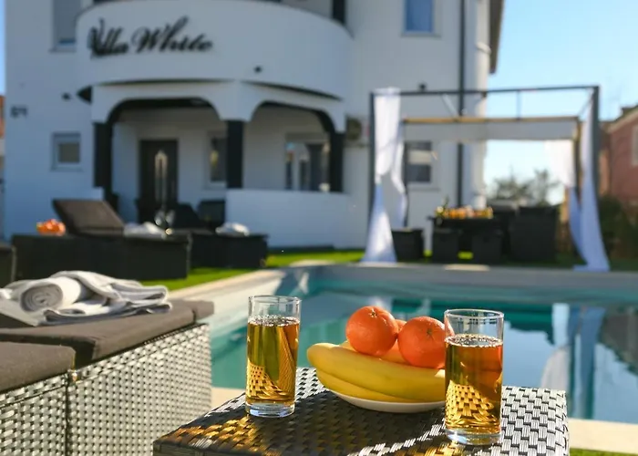 Complex White Guest house 3*