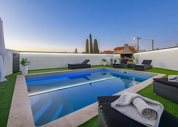 Complex White Guest house 3*