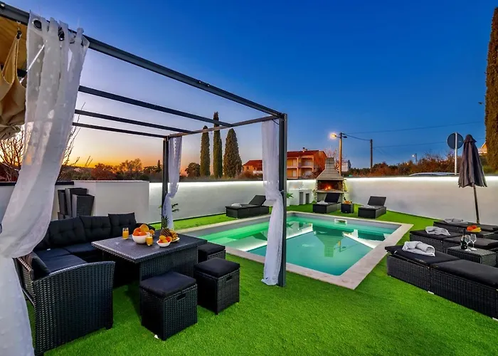 Guest house Complex White 3*