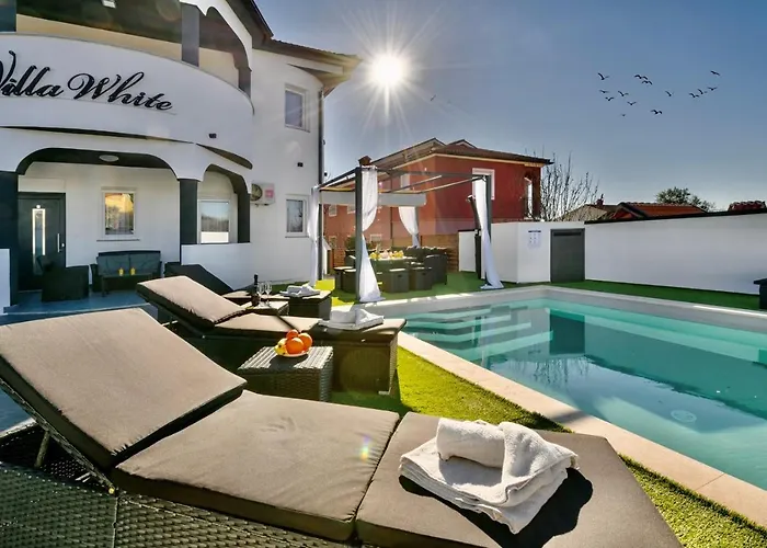 Guest house Complex White Pula