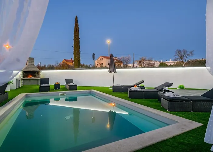 Complex White Guest house 3*