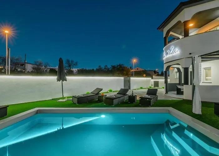 Complex White Guest house 3*