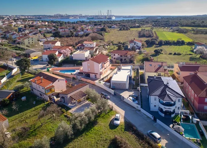 Complex White Guest house 3*